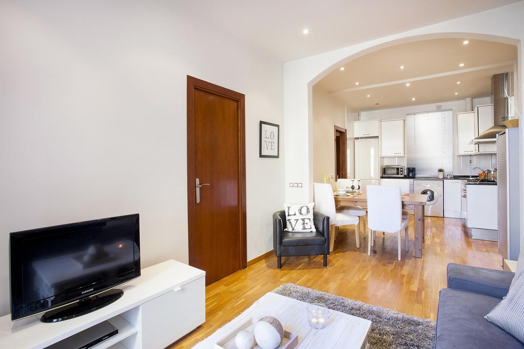 Apartments Barcelona & Home Deco Viladomat Екстер'єр фото