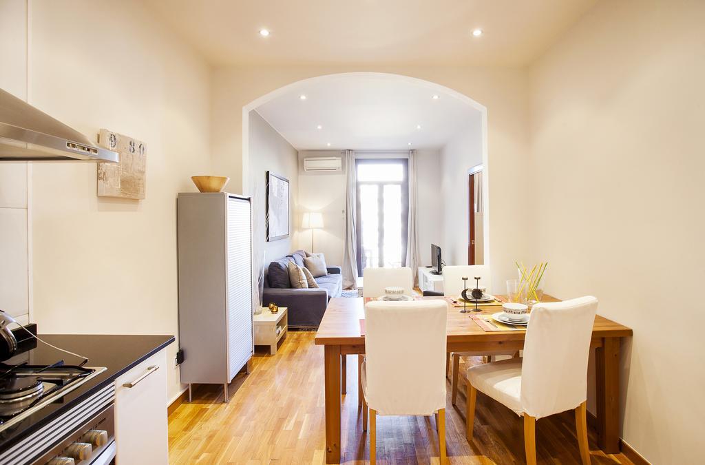 Apartments Barcelona & Home Deco Viladomat Екстер'єр фото