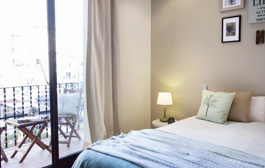 Apartments Barcelona & Home Deco Viladomat Екстер'єр фото