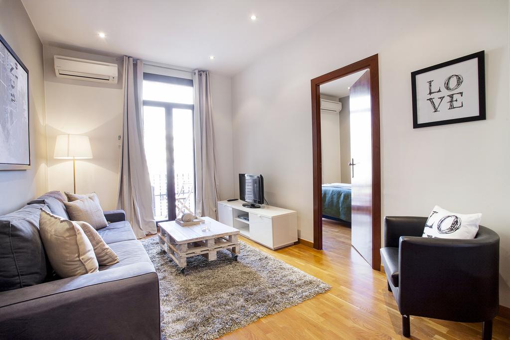Apartments Barcelona & Home Deco Viladomat Екстер'єр фото