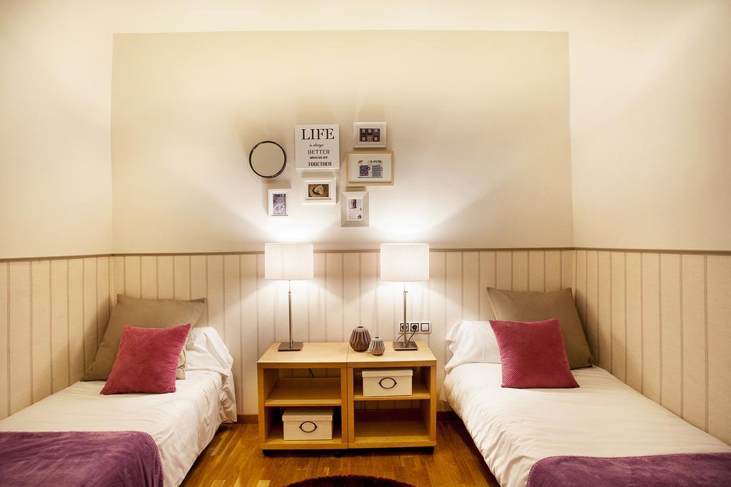 Apartments Barcelona & Home Deco Viladomat Екстер'єр фото