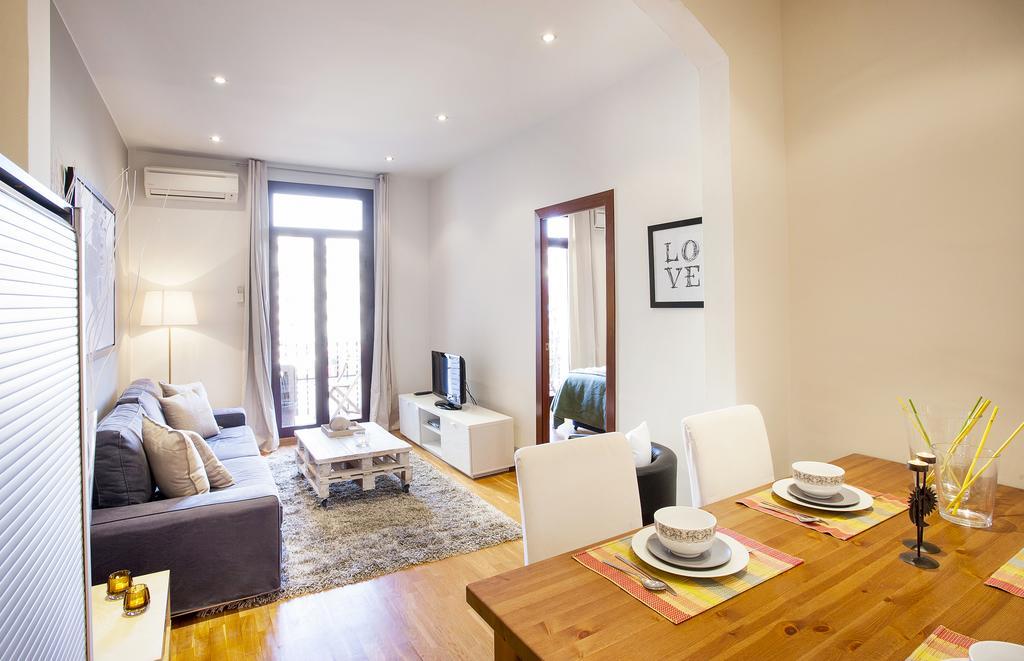 Apartments Barcelona & Home Deco Viladomat Екстер'єр фото